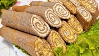 Печінкові рулети з різними смаками: готуємо одну основу — варіюємо начинку