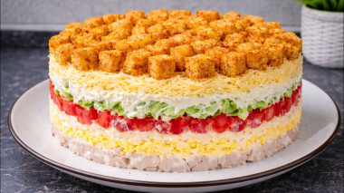 Легкий салат з копченою куркою який зникає зі столу