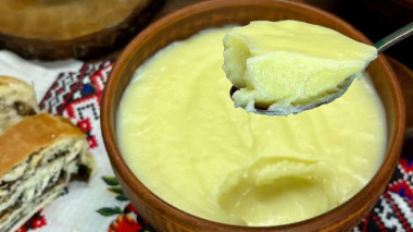 Ніжний молочний кисіль зі смаком дитинства, простий рецепт української кухні