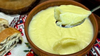 Ніжний молочний кисіль зі смаком дитинства, простий рецепт української кухні