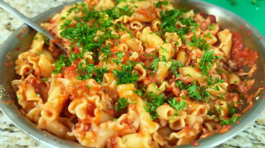 Макарони з соусом: дуже смачний і швидкий рецепт вечері який підкорює всіх