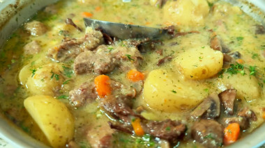Овочеве рагу з м’ясом і картоплею: дуже вдале поєднання простих продуктів і чудового смаку