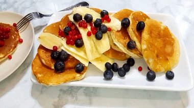 Блинчики с бананом и клюквой: лёгкий и быстрый рецепт для идеального утра