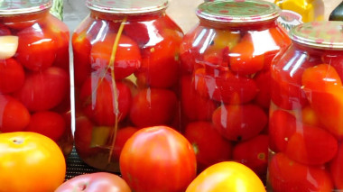 Смачні мариновані помідори на зиму: без зайвих турбот і довгого приготування